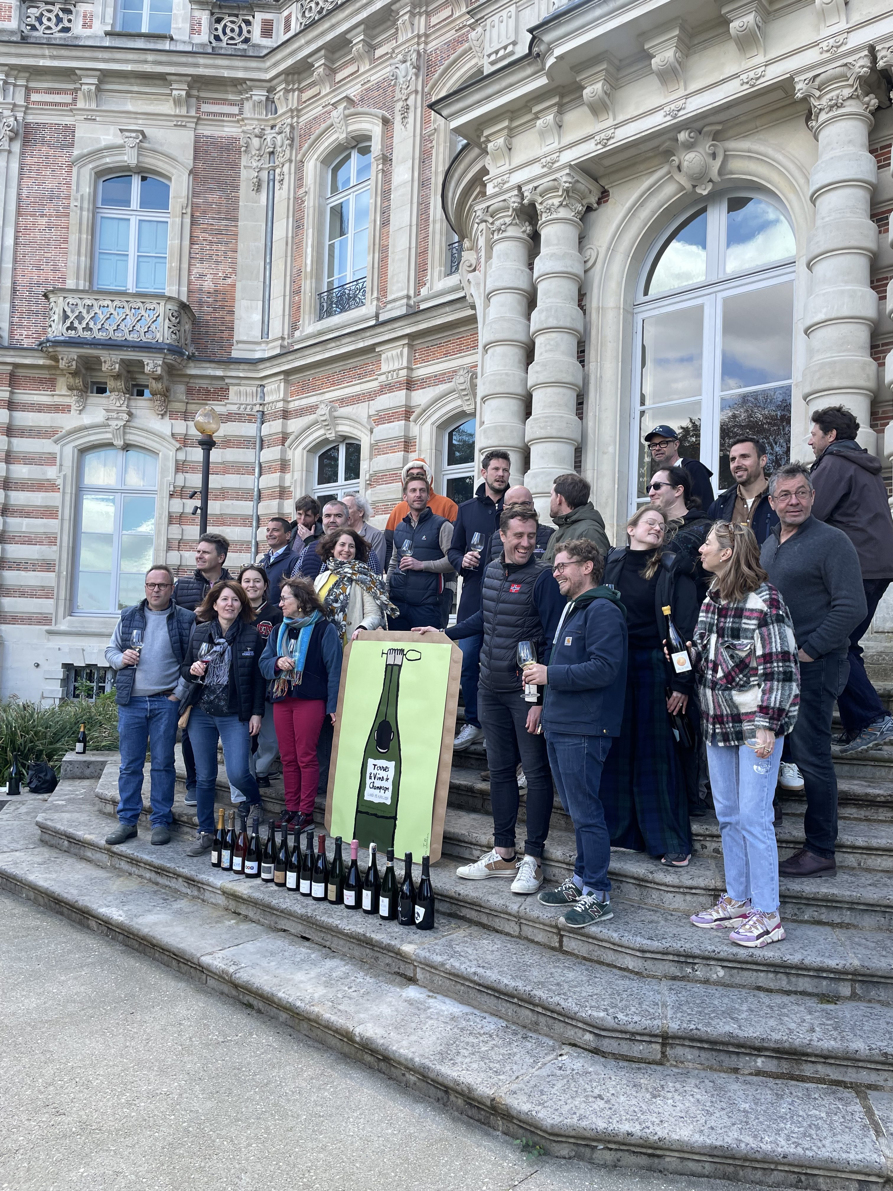 Vignerons de la champagne. Artículo El País. Vignerons de la champagne. Artículo El País.